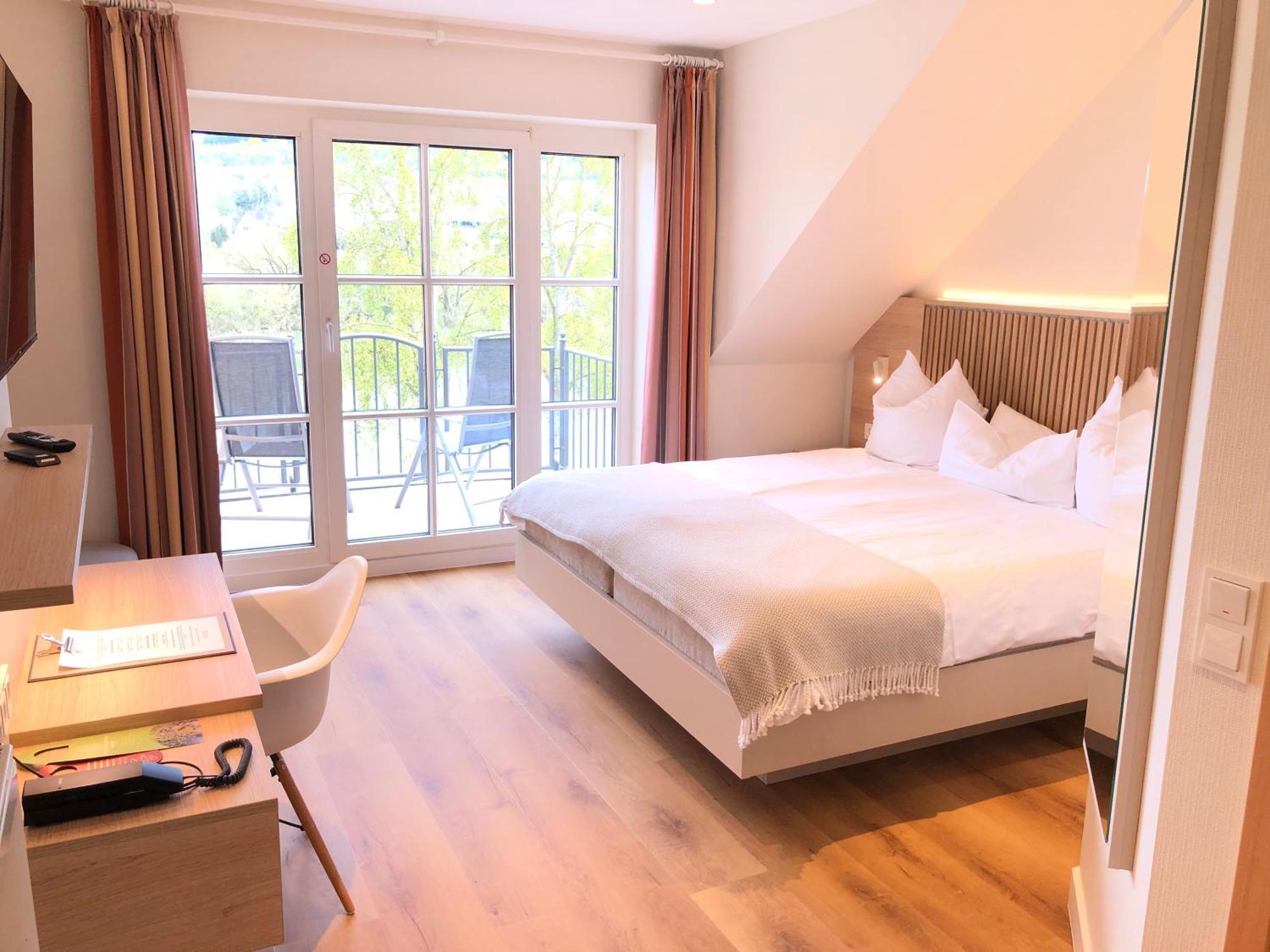 Hotel Zur Traube อือร์ซิก ภายนอก รูปภาพ