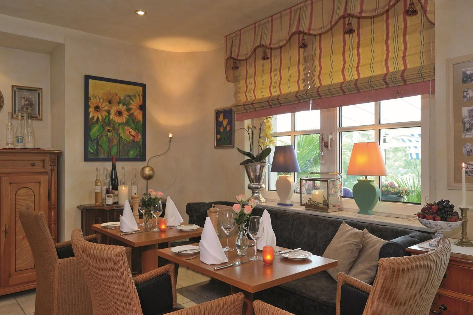 Hotel Zur Traube อือร์ซิก ภายนอก รูปภาพ