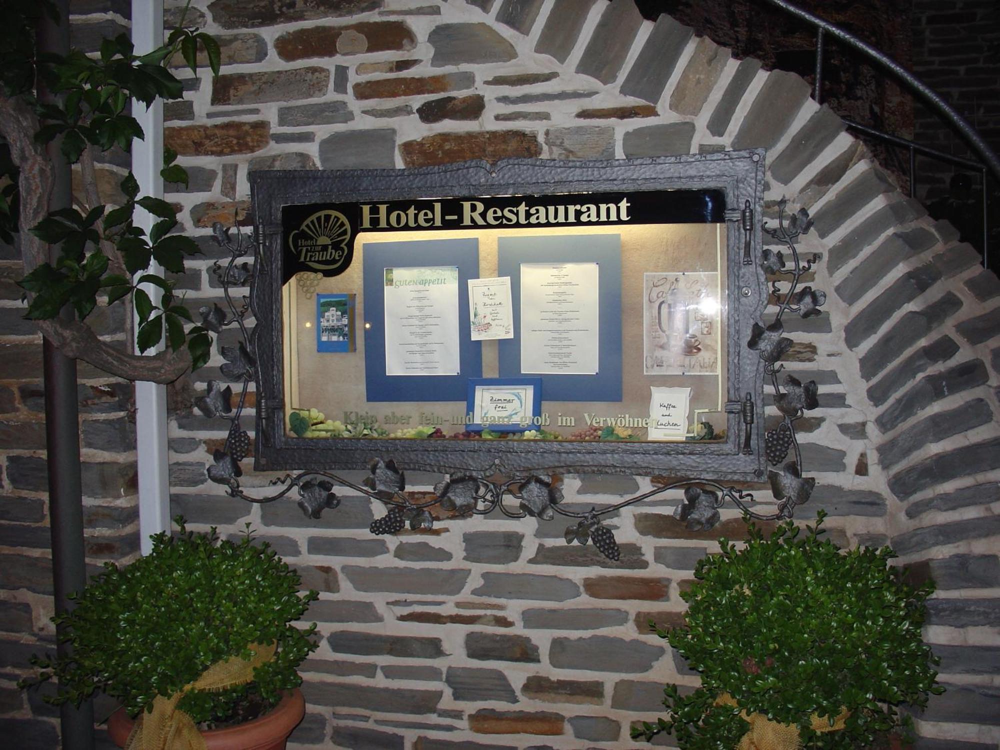 Hotel Zur Traube อือร์ซิก ภายนอก รูปภาพ