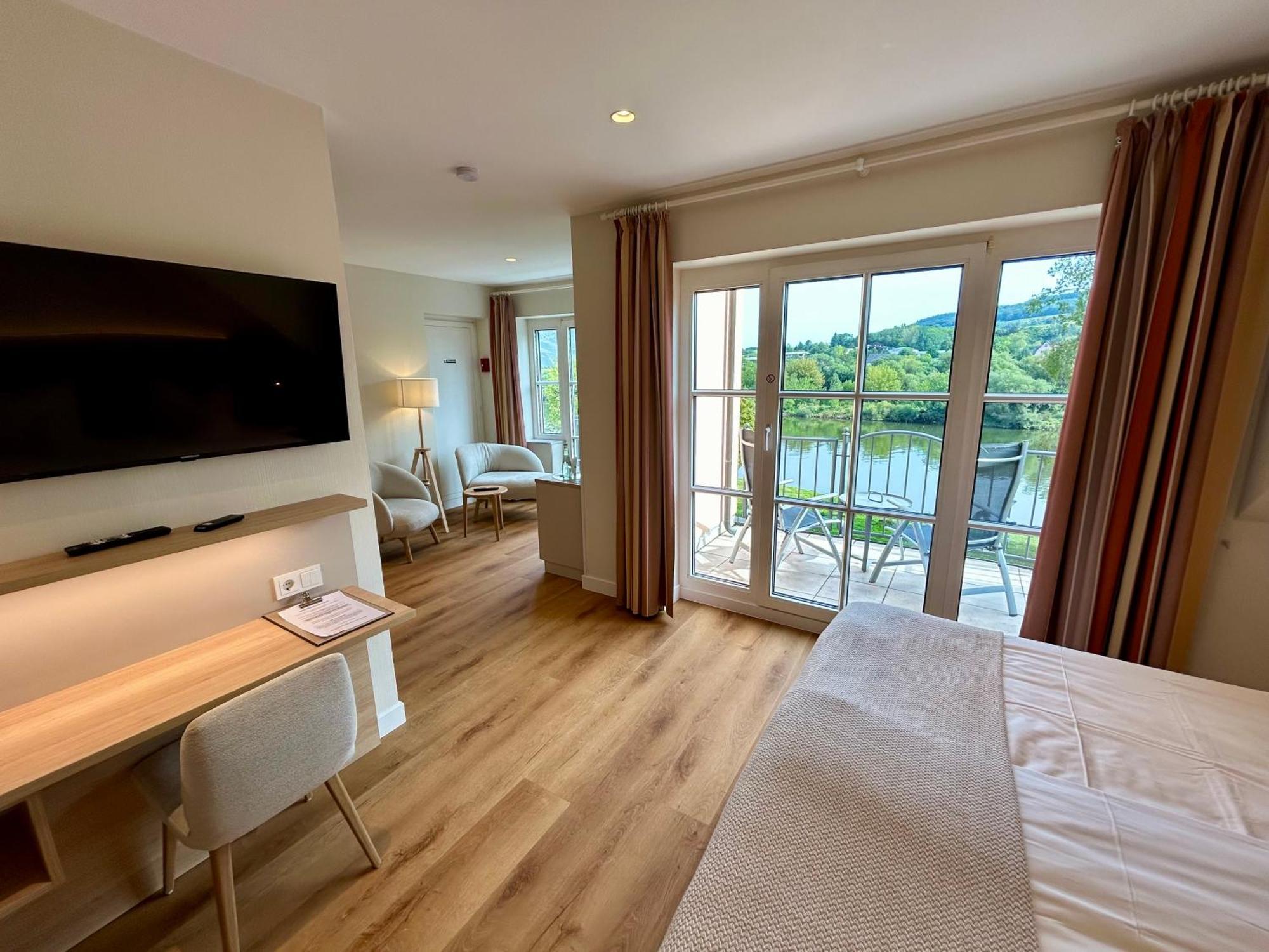 Hotel Zur Traube อือร์ซิก ภายนอก รูปภาพ